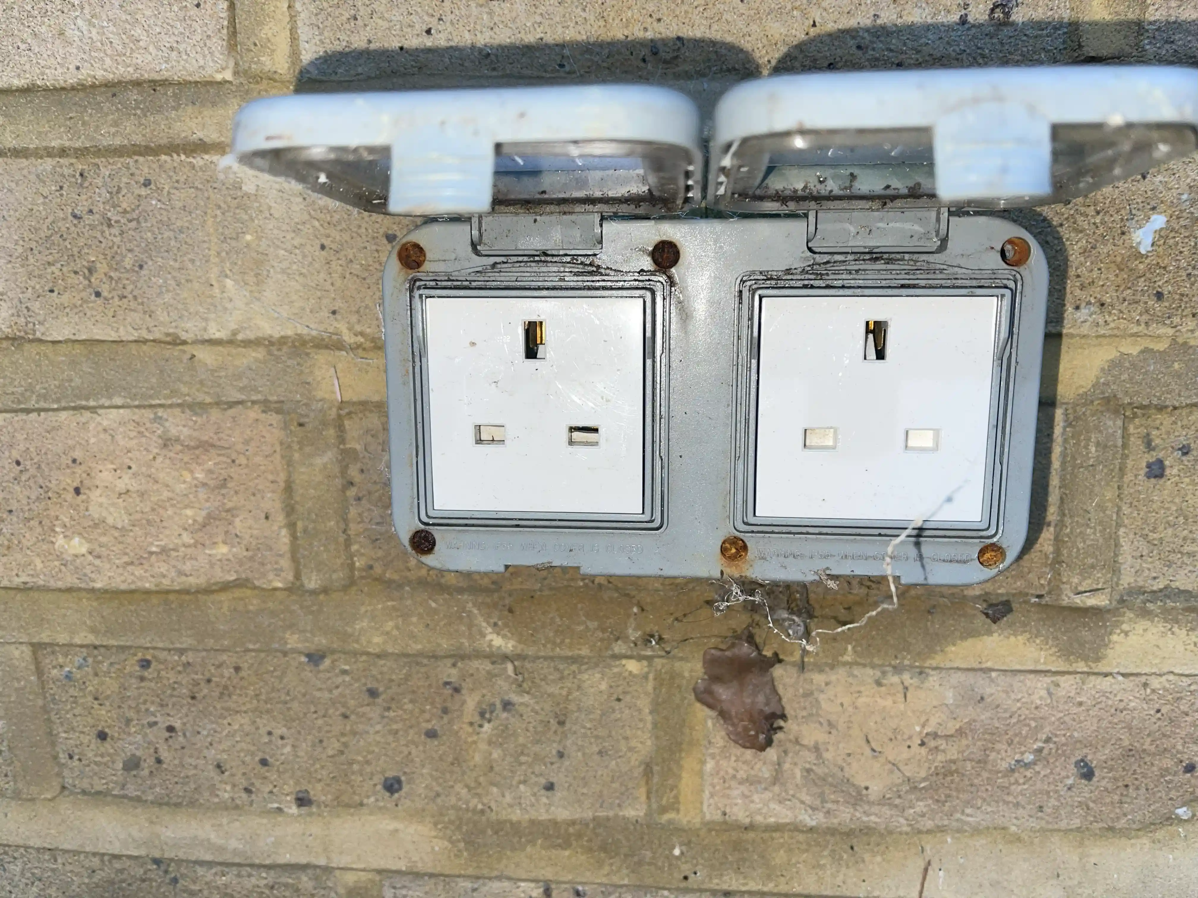 24 Hours Emergency Electrician near Redhill